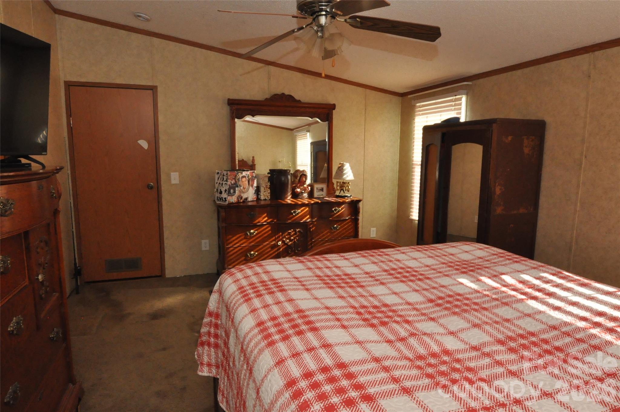 977 Langley Drive Property Photo 13