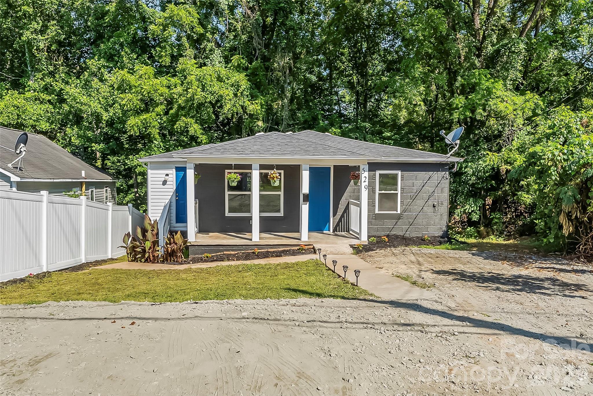 529 Nw Stage Street Property Photo 1