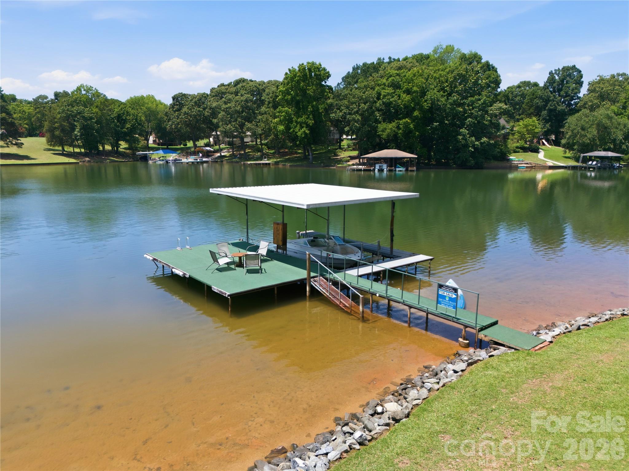 2216 Holly Lane Property Photo 3