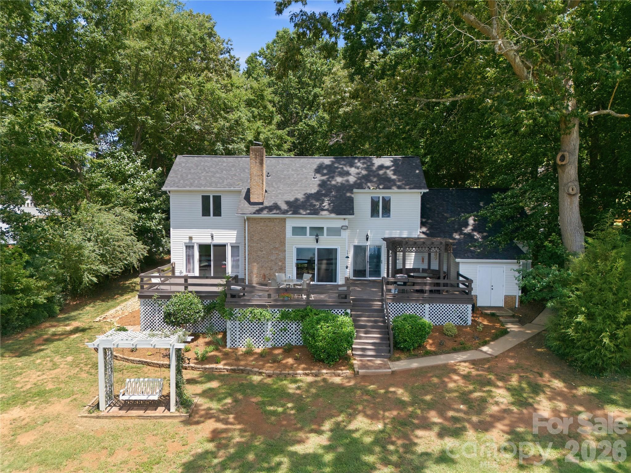 2216 Holly Lane Property Photo 4