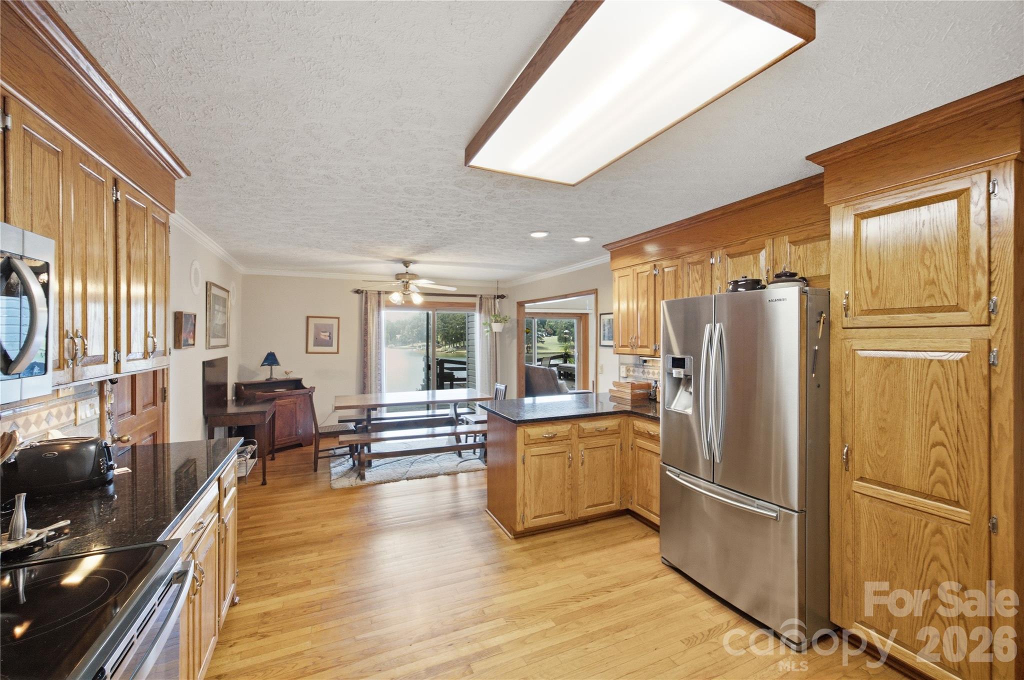 2216 Holly Lane Property Photo 8