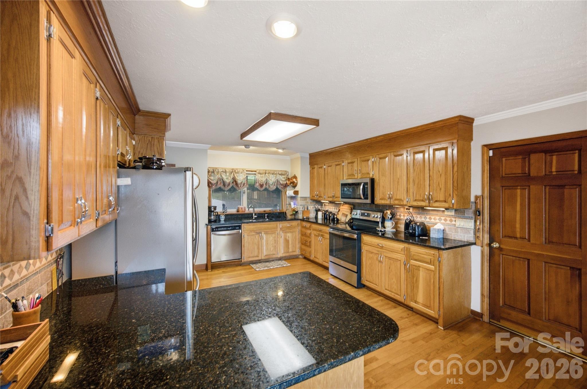 2216 Holly Lane Property Photo 10