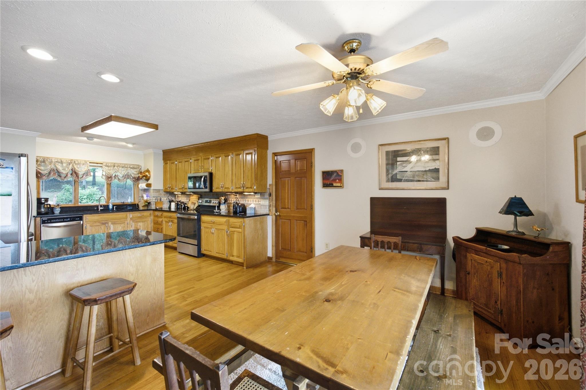 2216 Holly Lane Property Photo 12