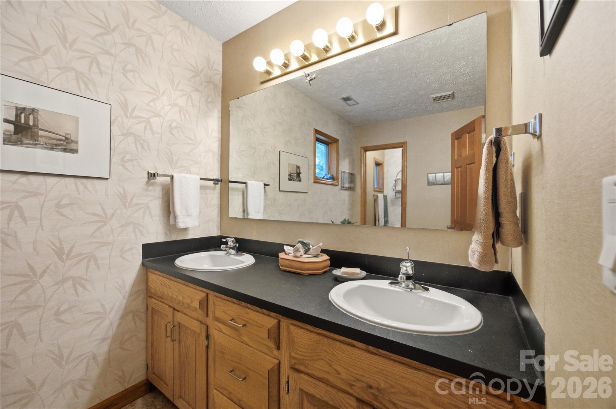 2216 Holly Lane Property Photo 18