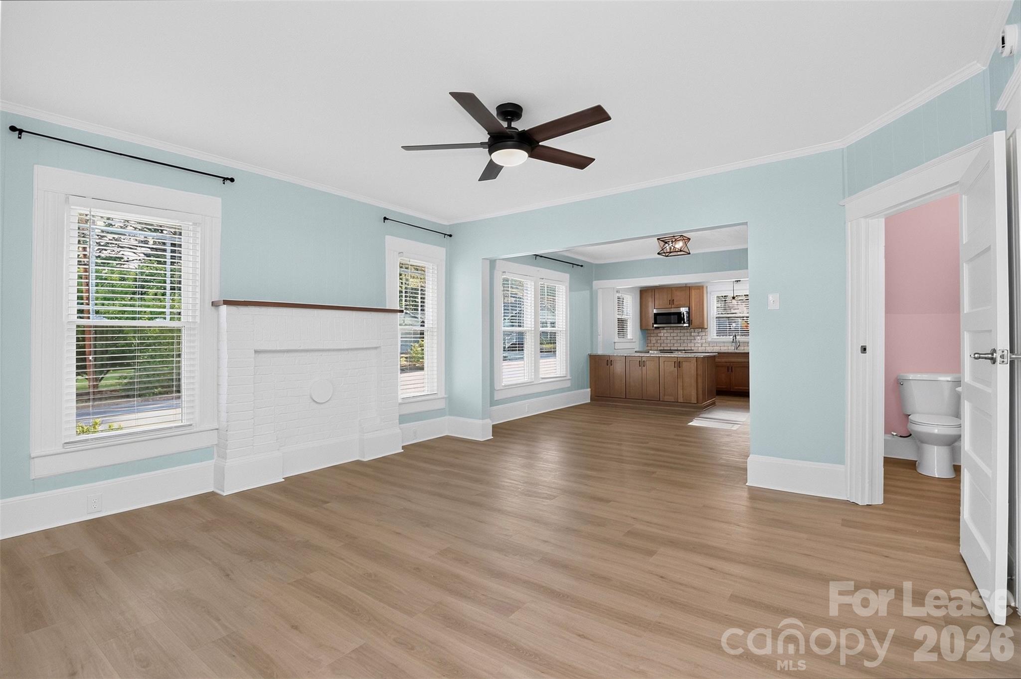 204 E Mcneely Avenue Property Photo 3