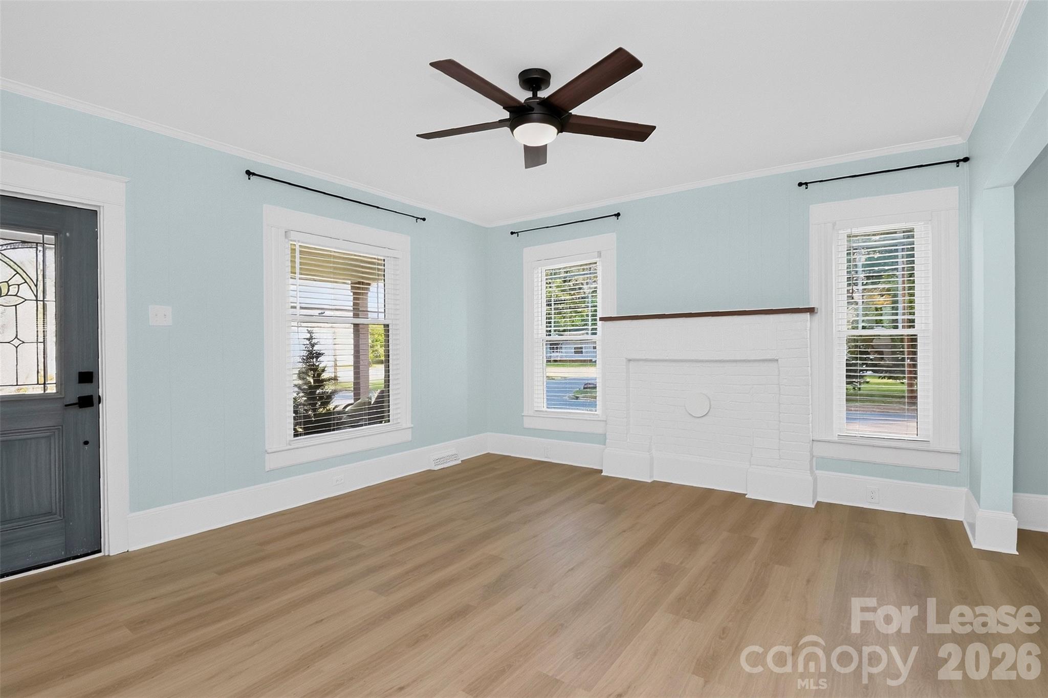 204 E Mcneely Avenue Property Photo 4