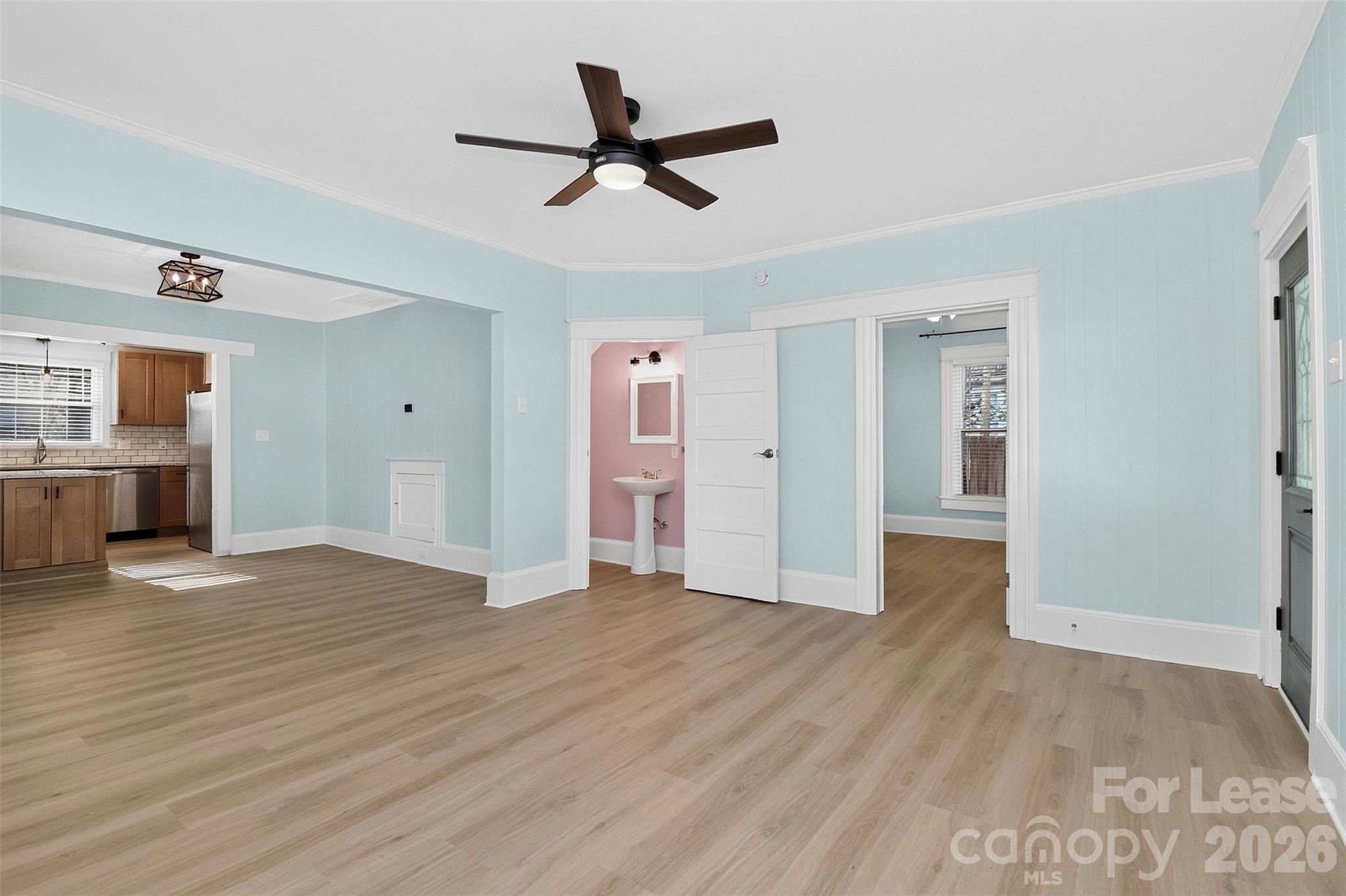 204 E Mcneely Avenue Property Photo 5