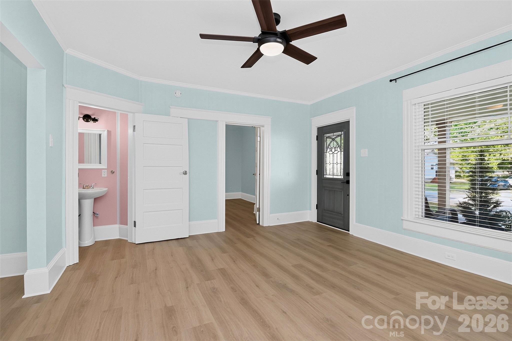 204 E Mcneely Avenue Property Photo 6