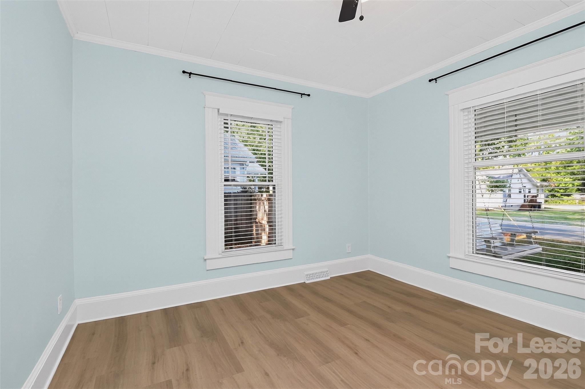 204 E Mcneely Avenue Property Photo 7