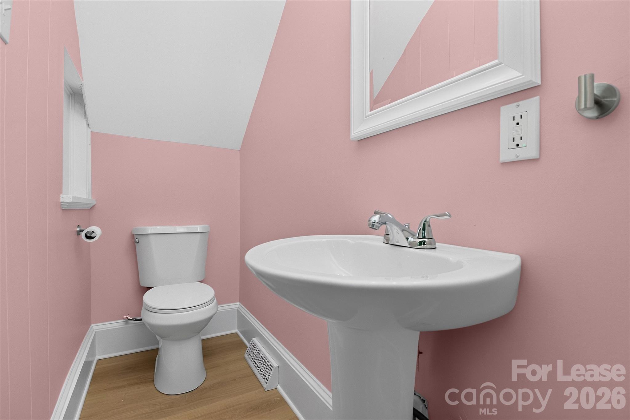 204 E Mcneely Avenue Property Photo 9