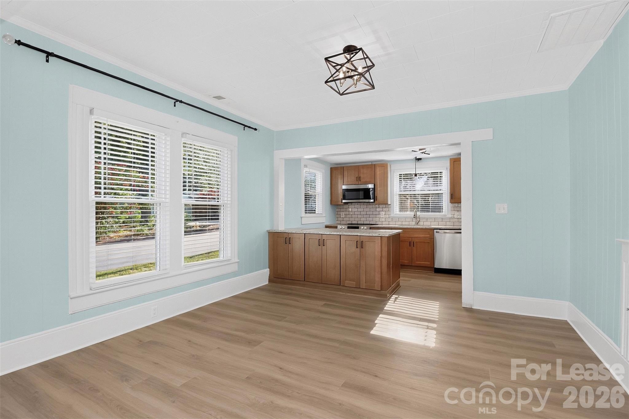 204 E Mcneely Avenue Property Photo 10