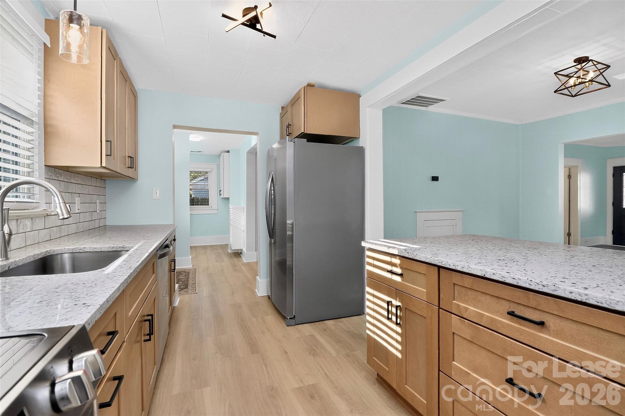204 E Mcneely Avenue Property Photo 16