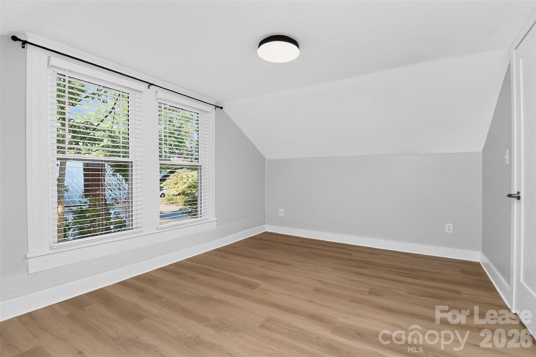 204 E Mcneely Avenue Property Photo 27