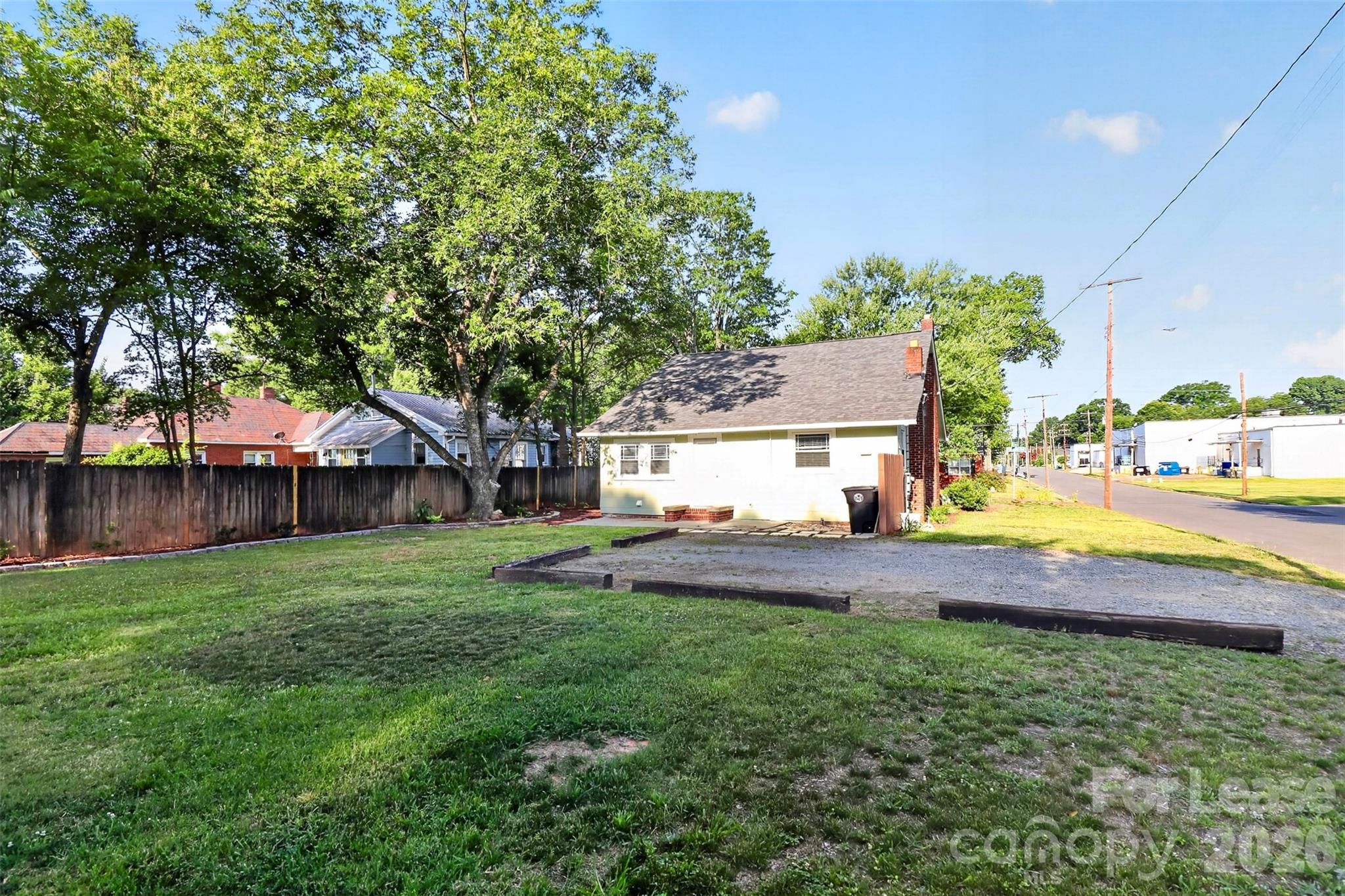 204 E Mcneely Avenue Property Photo 31