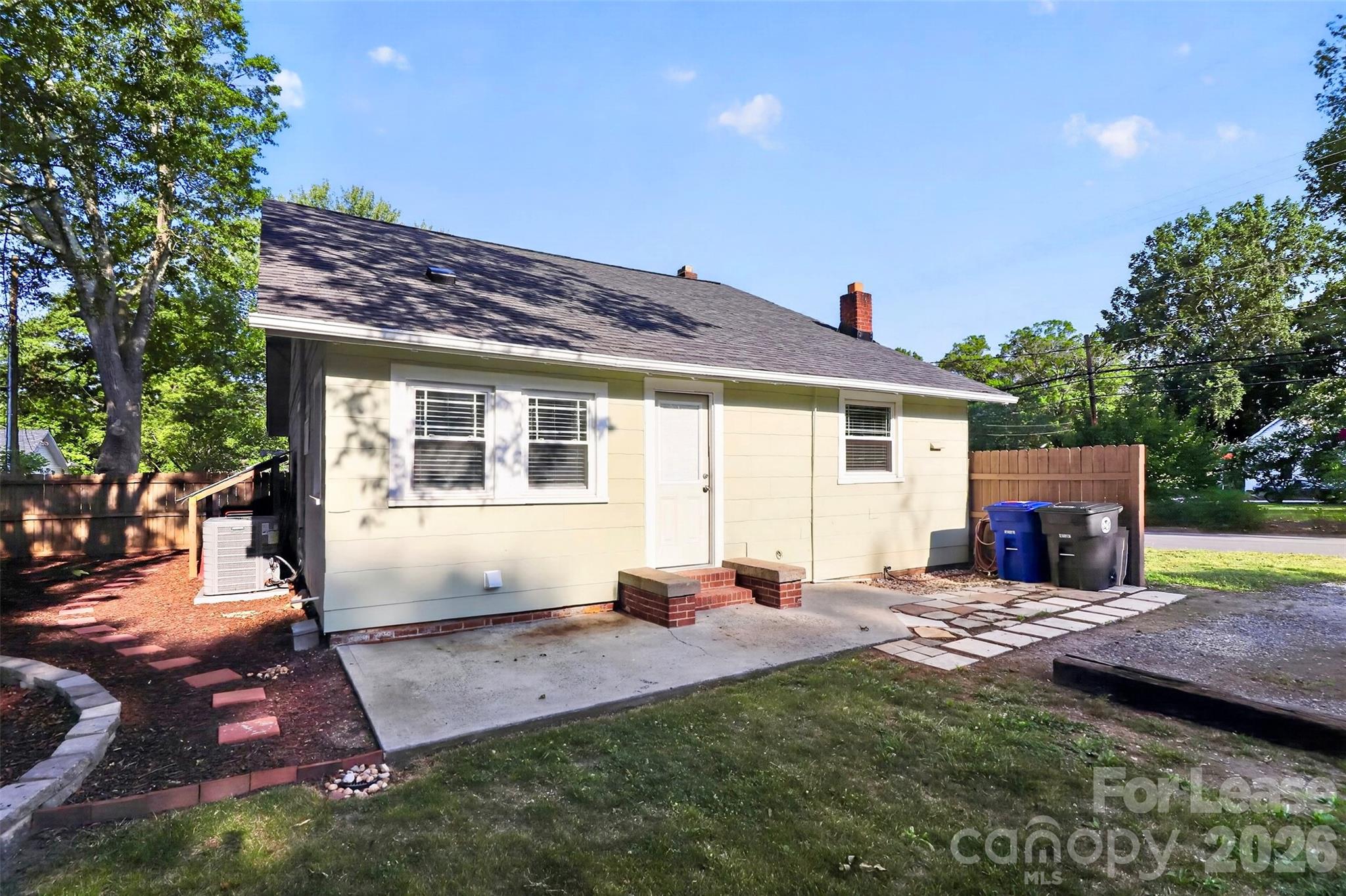 204 E Mcneely Avenue Property Photo 33