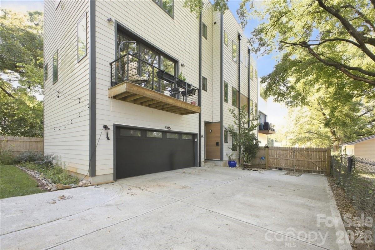 1315 N Davidson Street Property Photo 6