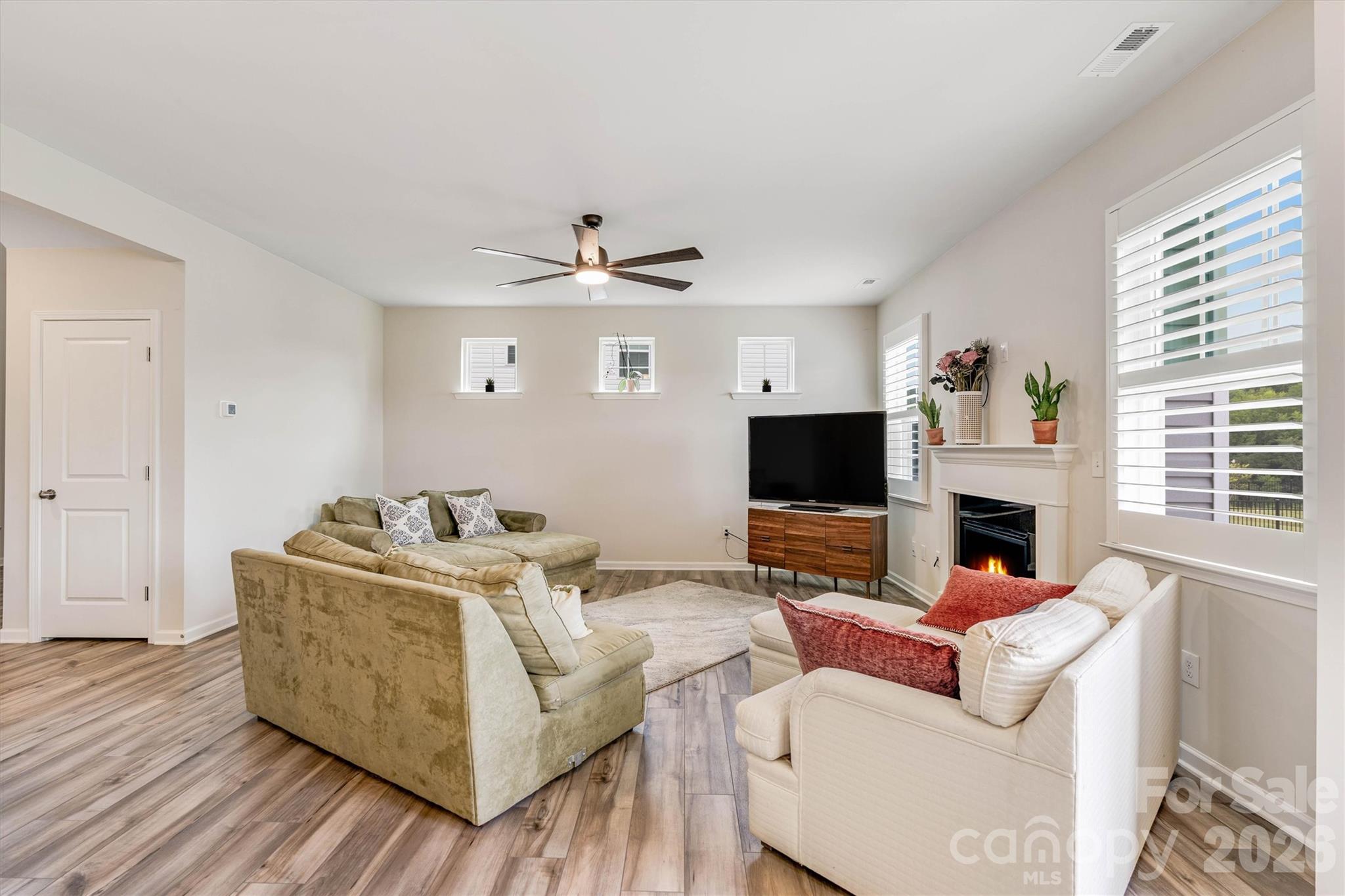 1926 Lowland Shade Court Property Photo 9