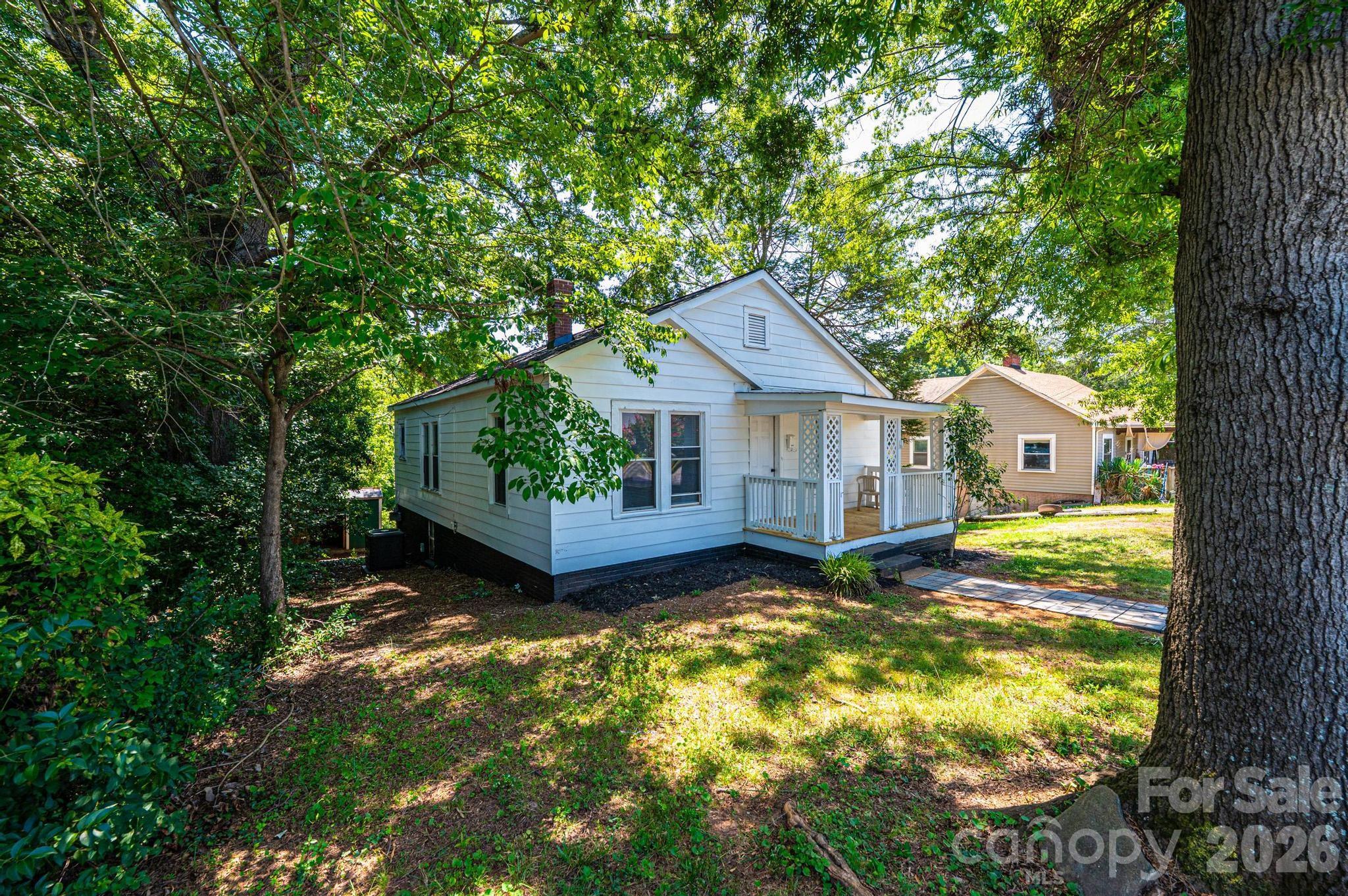 423 N Davis Avenue Property Photo 1
