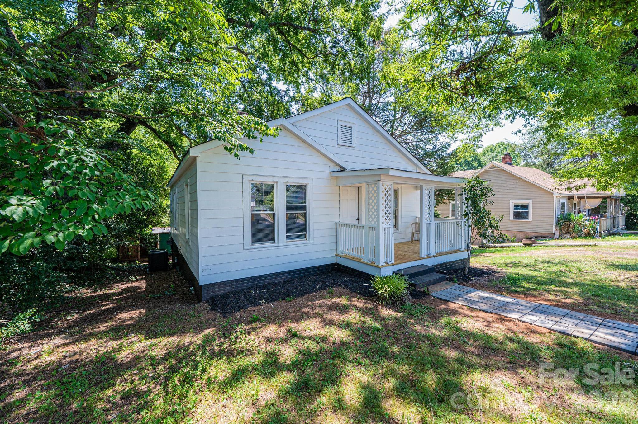 423 N Davis Avenue Property Photo 2