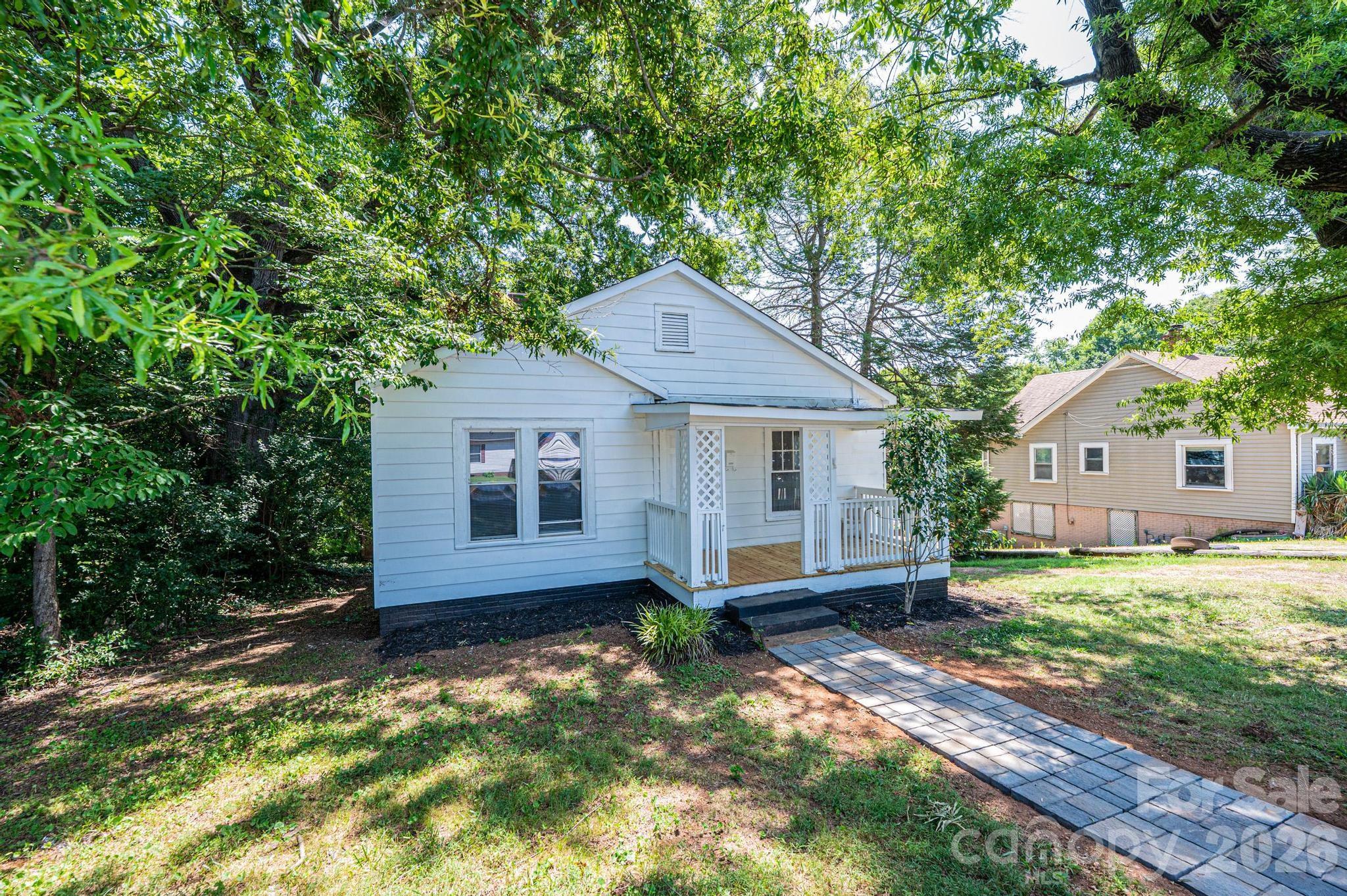 423 N Davis Avenue Property Photo 3
