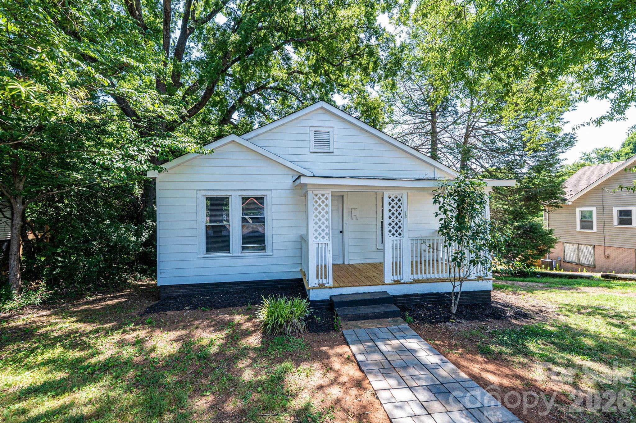 423 N Davis Avenue Property Photo 4
