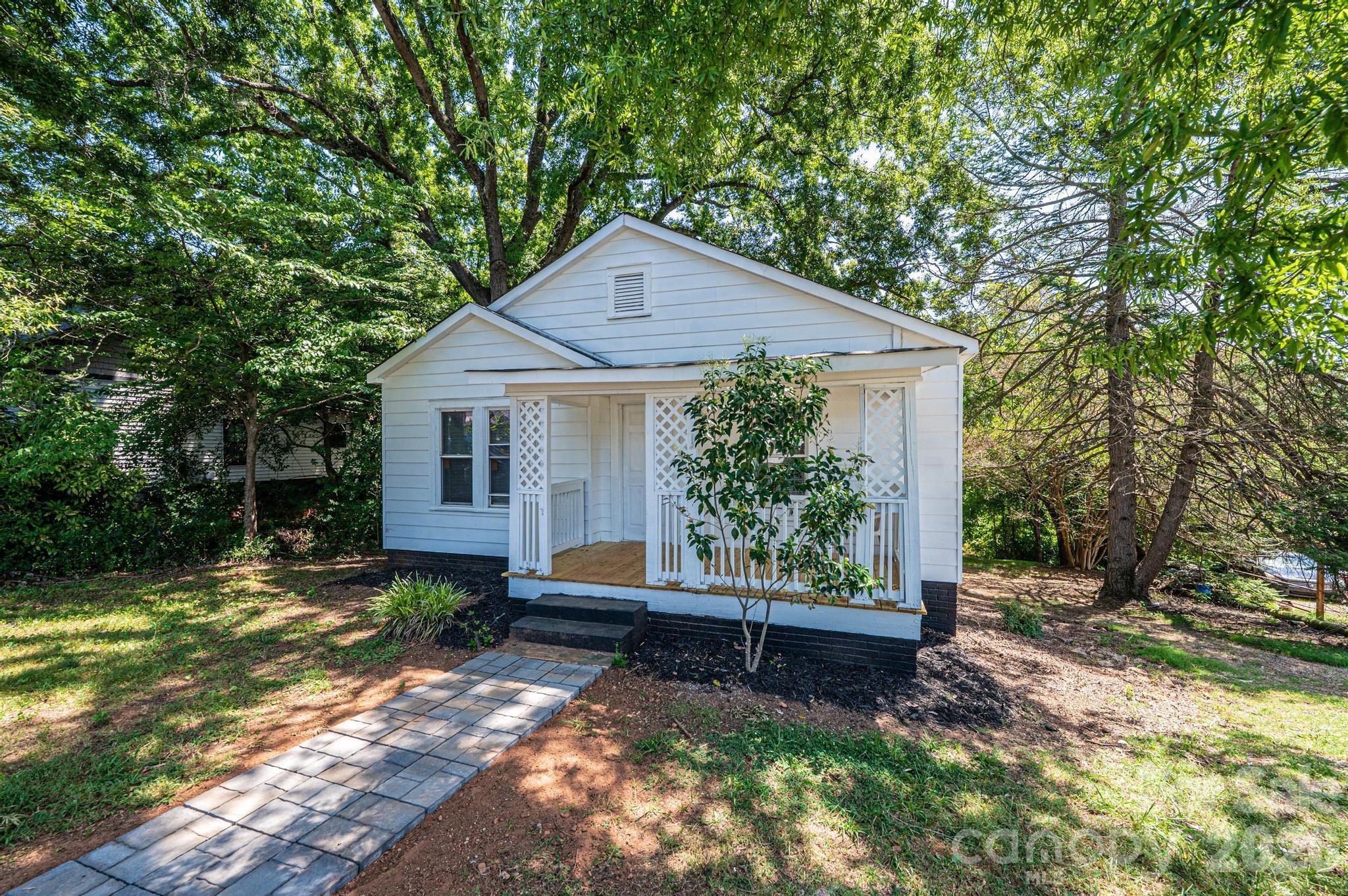 423 N Davis Avenue Property Photo 6