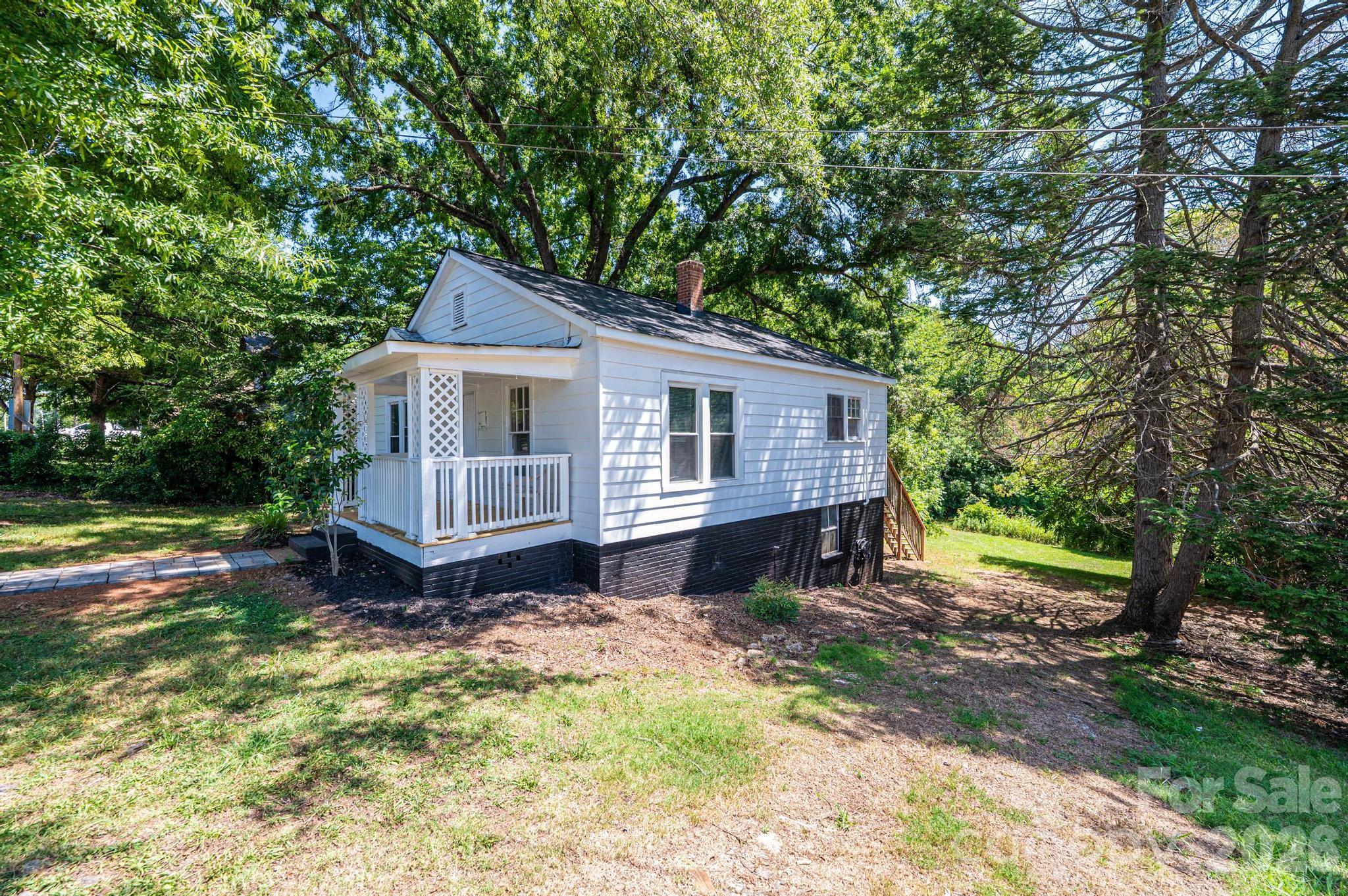 423 N Davis Avenue Property Photo 7
