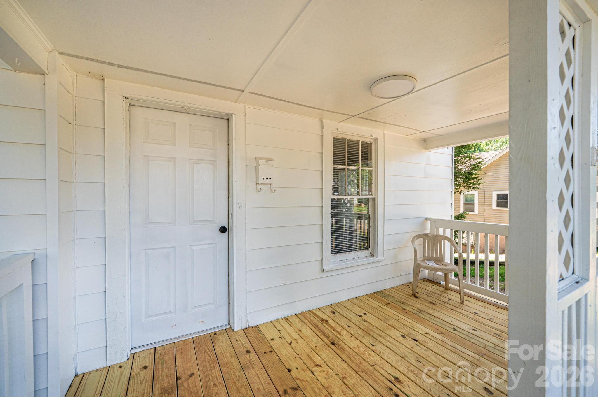 423 N Davis Avenue Property Photo 8