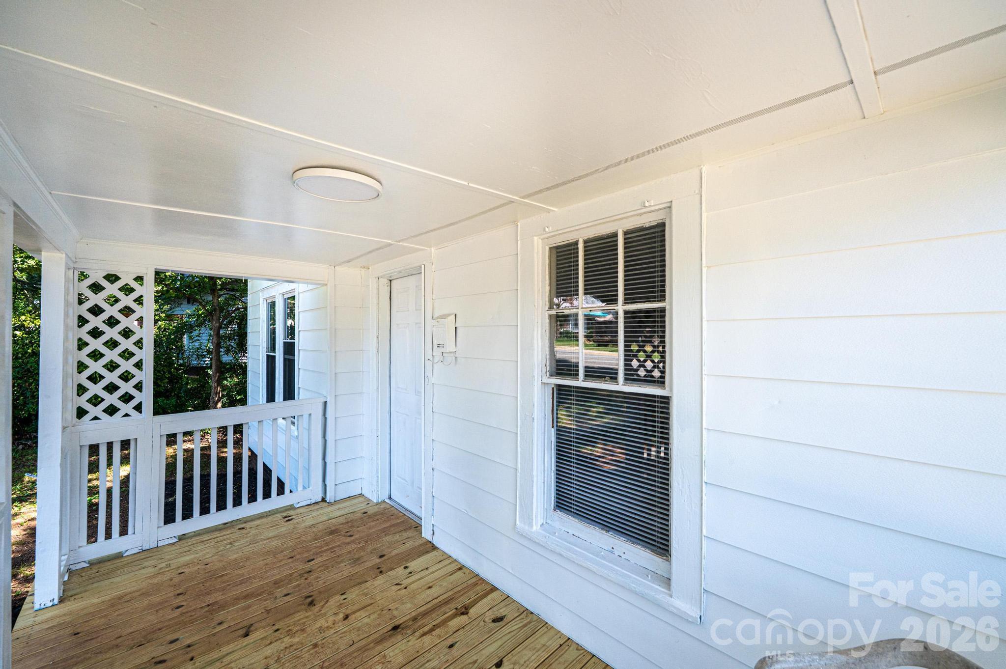 423 N Davis Avenue Property Photo 9