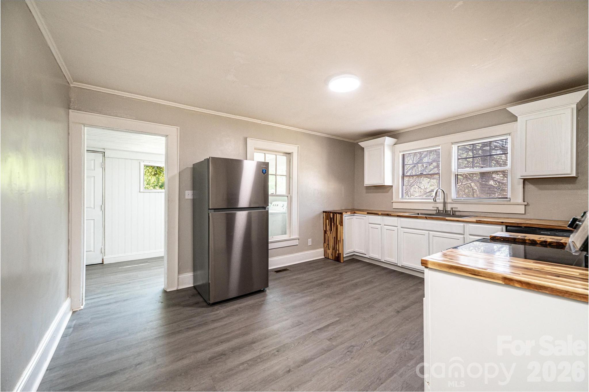 423 N Davis Avenue Property Photo 11