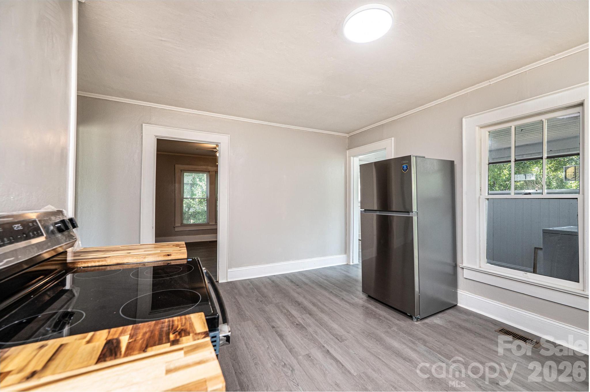 423 N Davis Avenue Property Photo 12