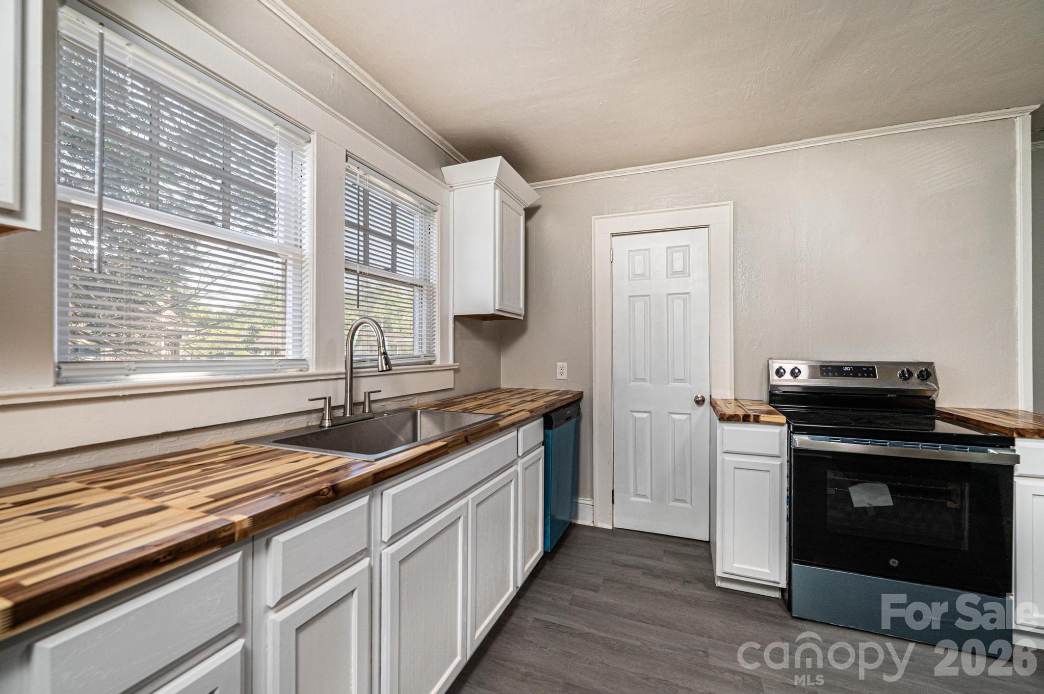 423 N Davis Avenue Property Photo 13