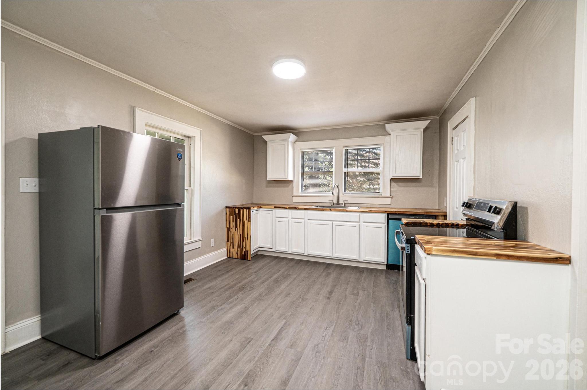 423 N Davis Avenue Property Photo 14