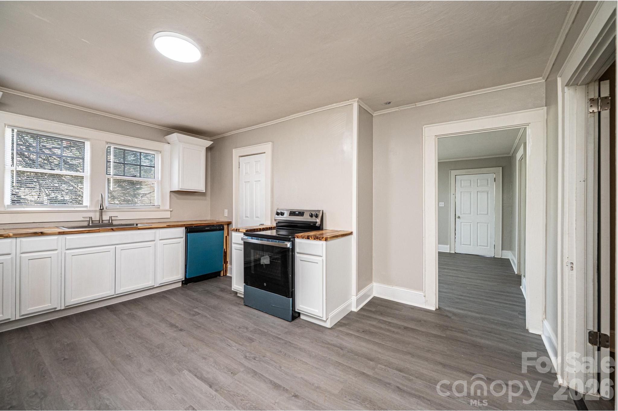 423 N Davis Avenue Property Photo 15