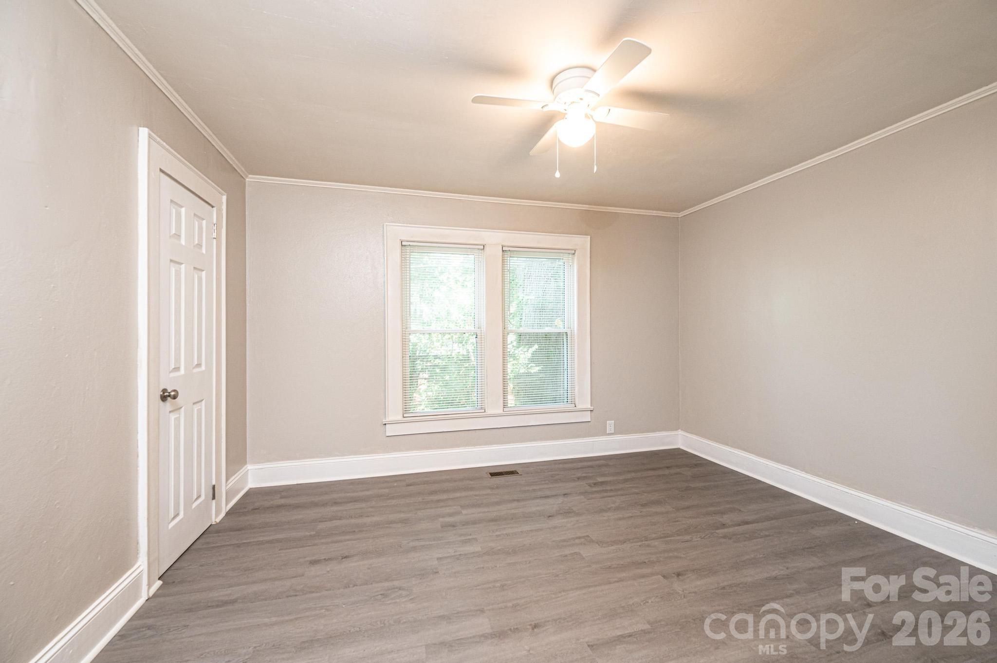 423 N Davis Avenue Property Photo 17