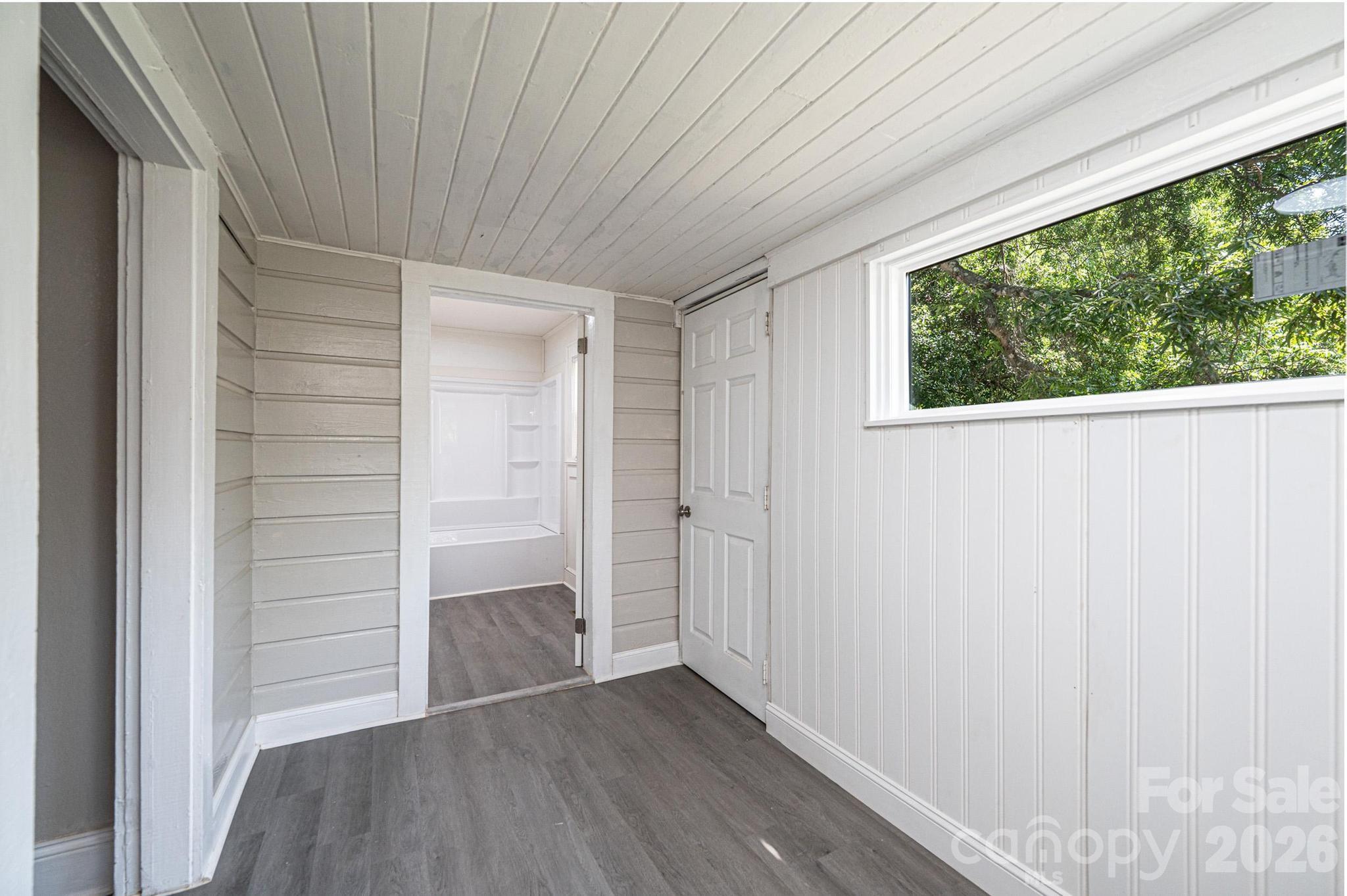 423 N Davis Avenue Property Photo 22
