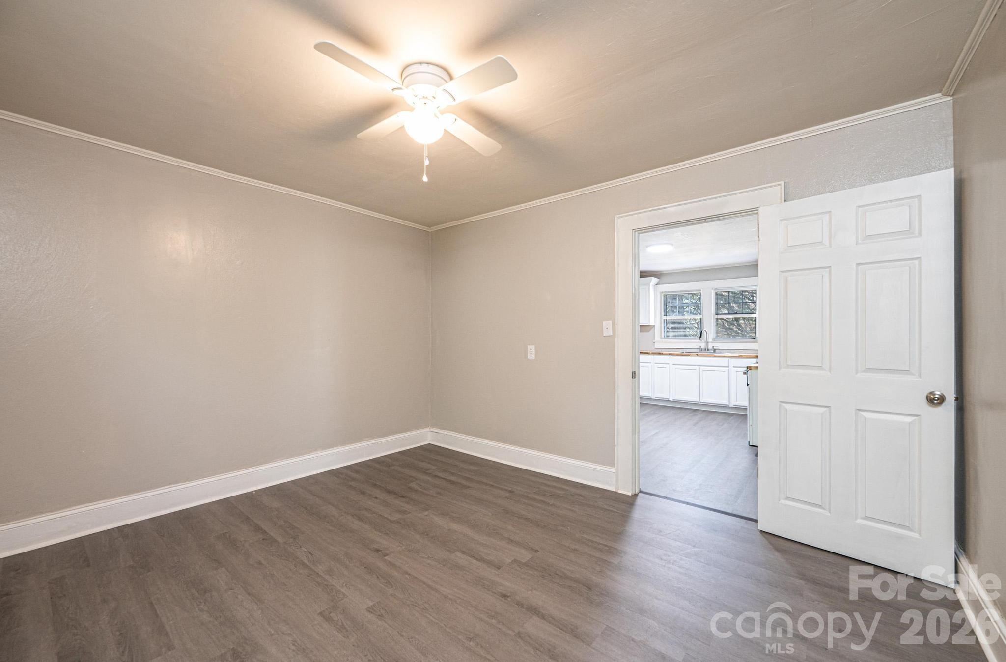 423 N Davis Avenue Property Photo 23