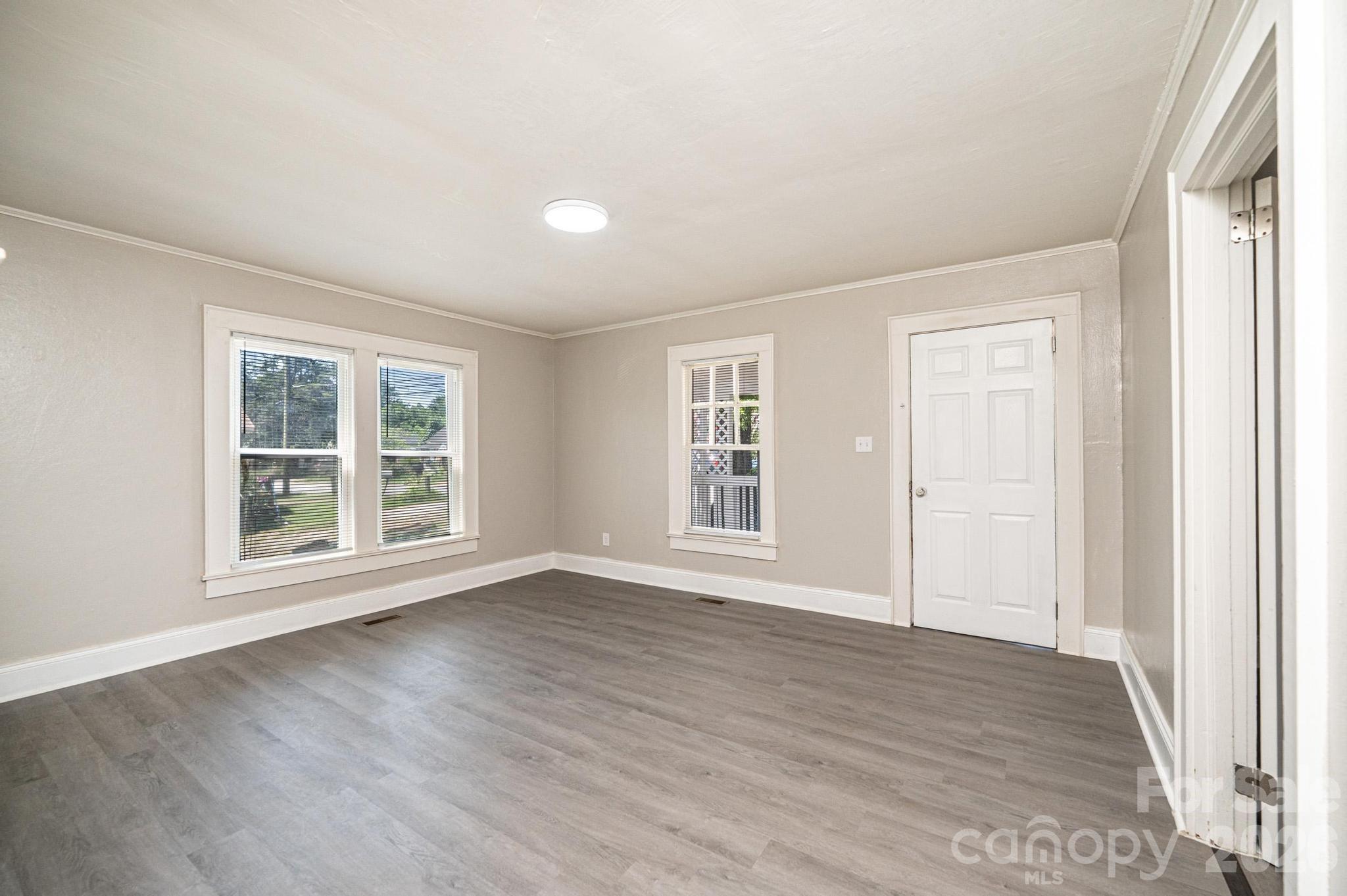 423 N Davis Avenue Property Photo 26
