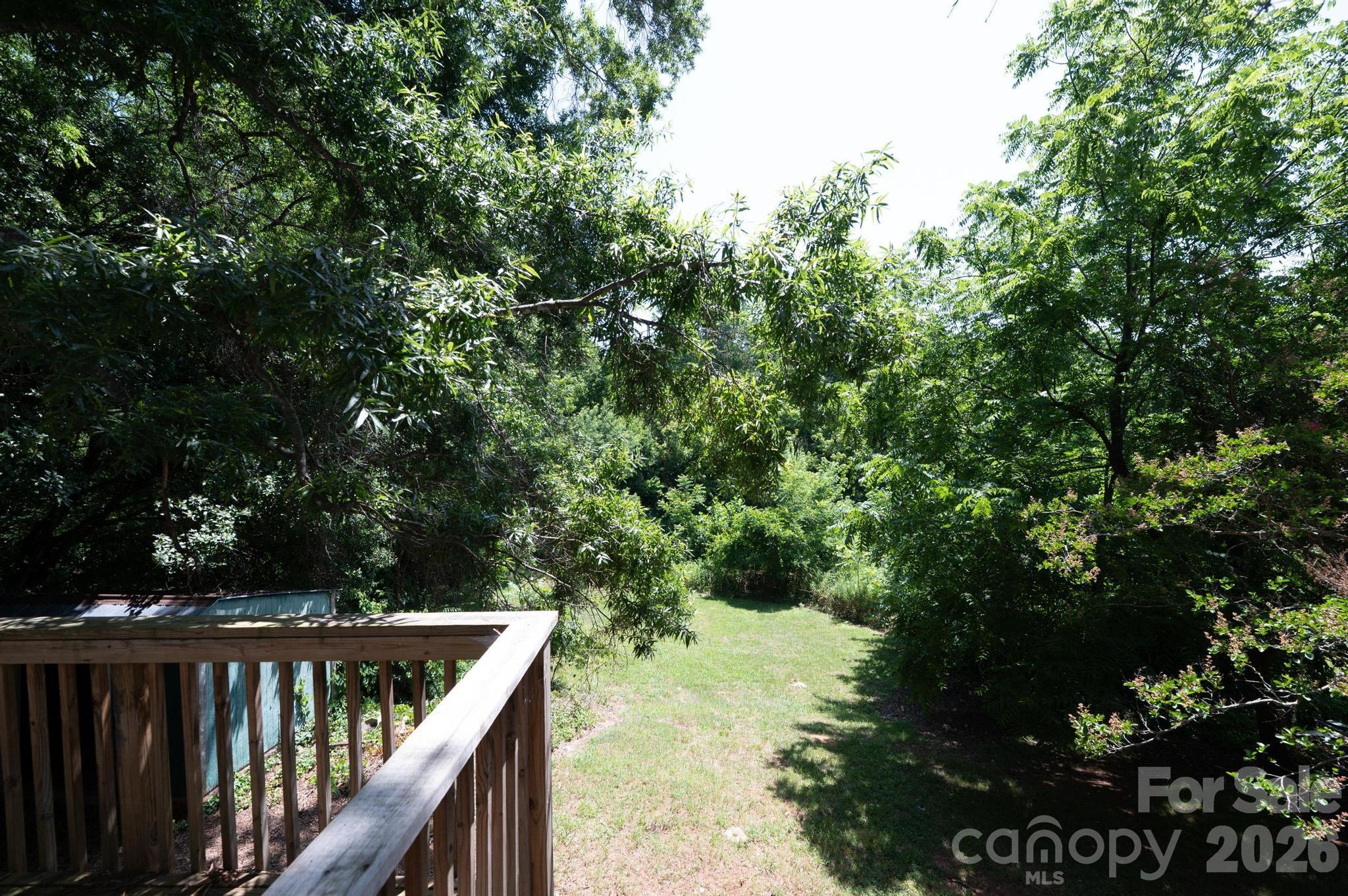 423 N Davis Avenue Property Photo 30