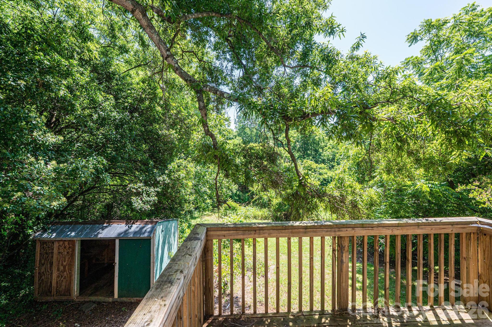 423 N Davis Avenue Property Photo 31