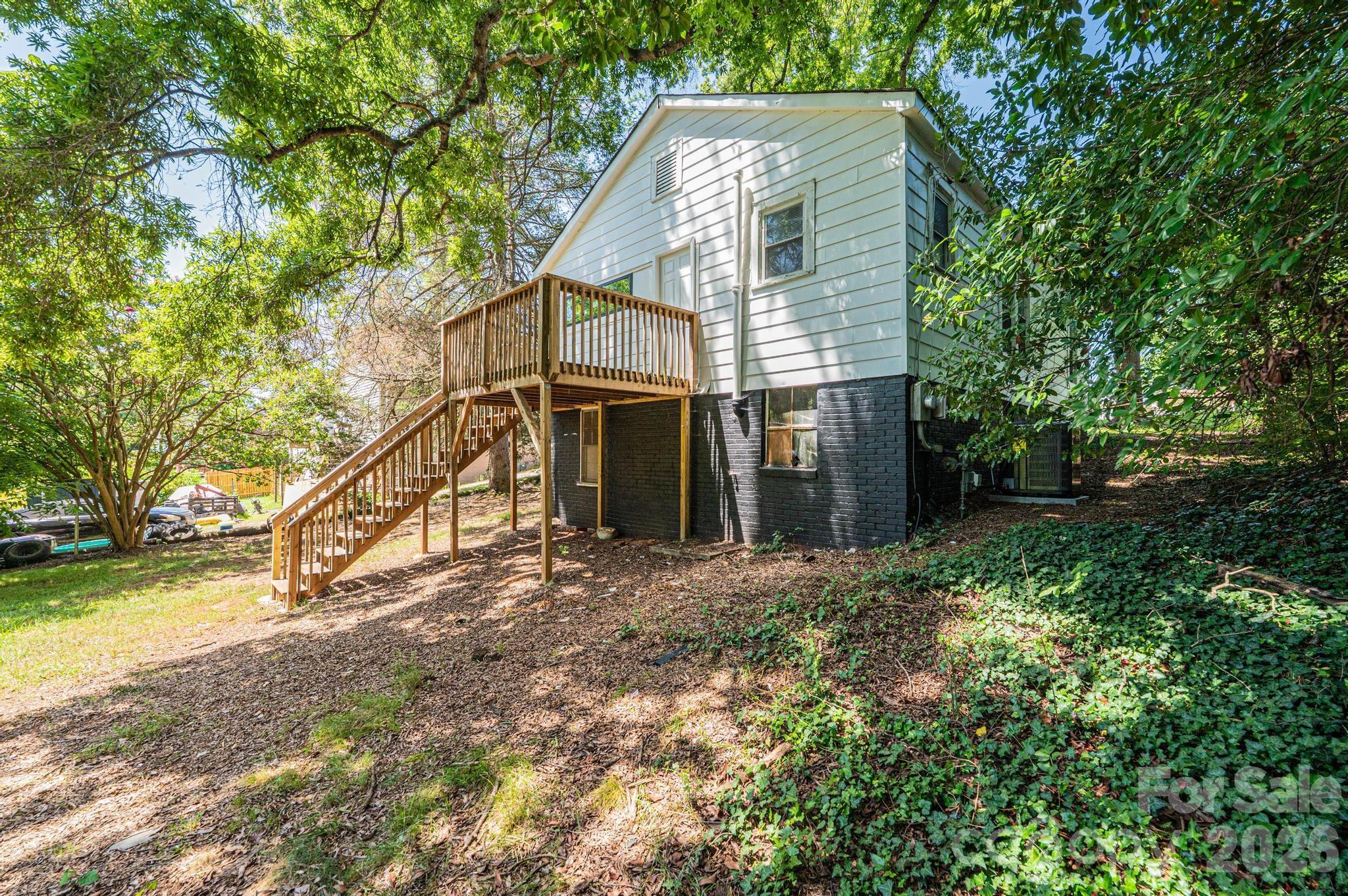 423 N Davis Avenue Property Photo 33