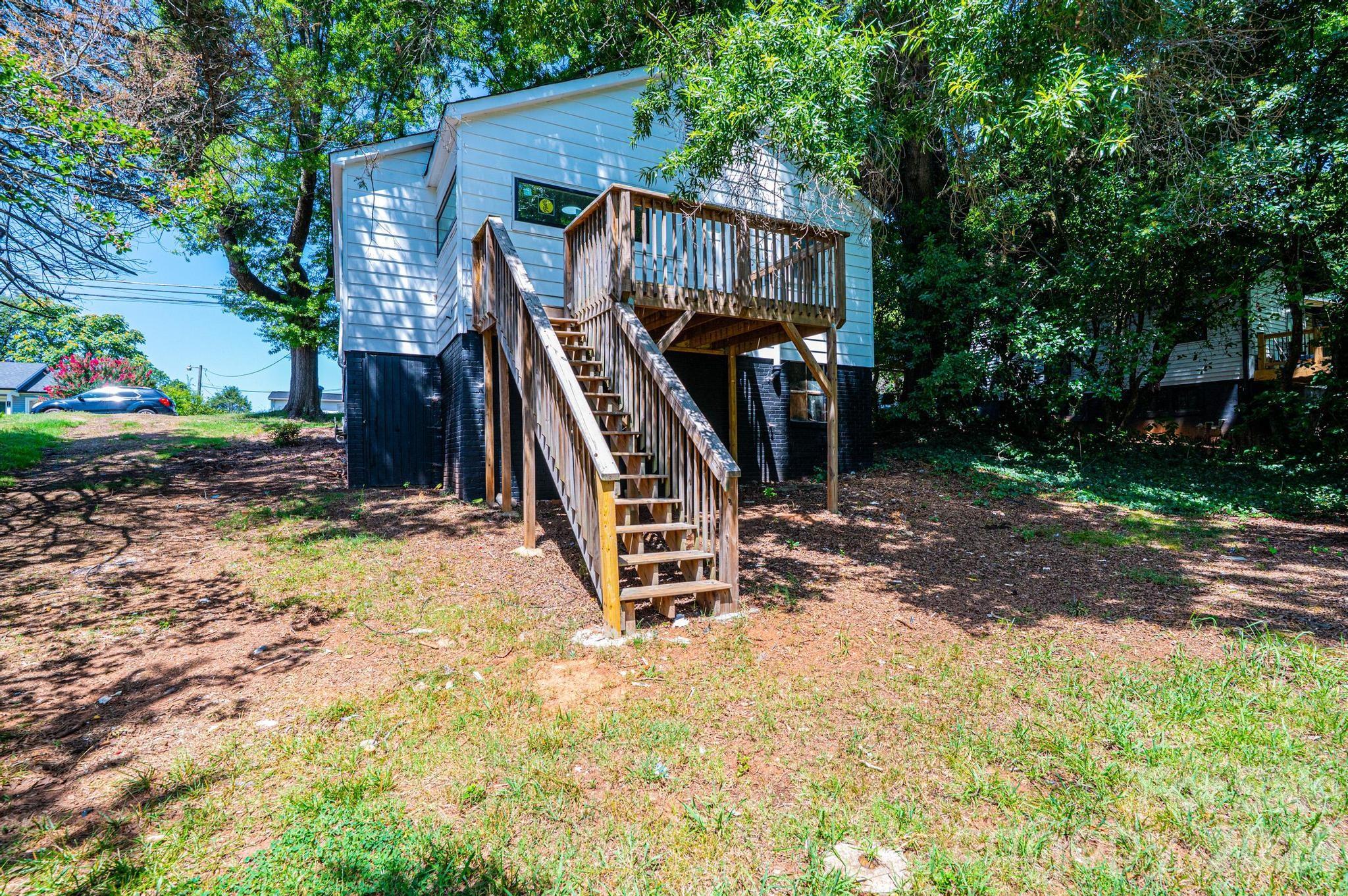 423 N Davis Avenue Property Photo 34