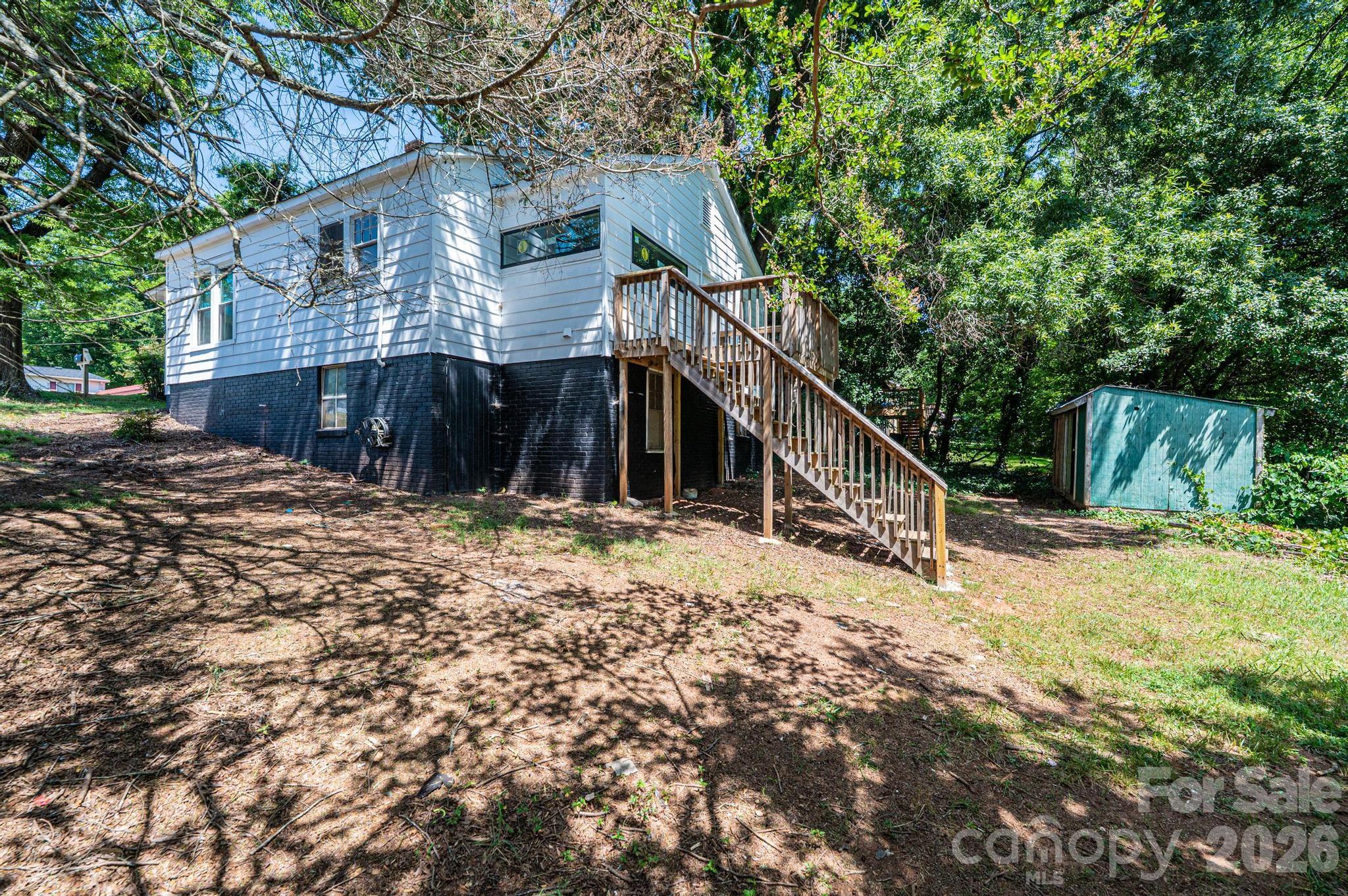 423 N Davis Avenue Property Photo 35