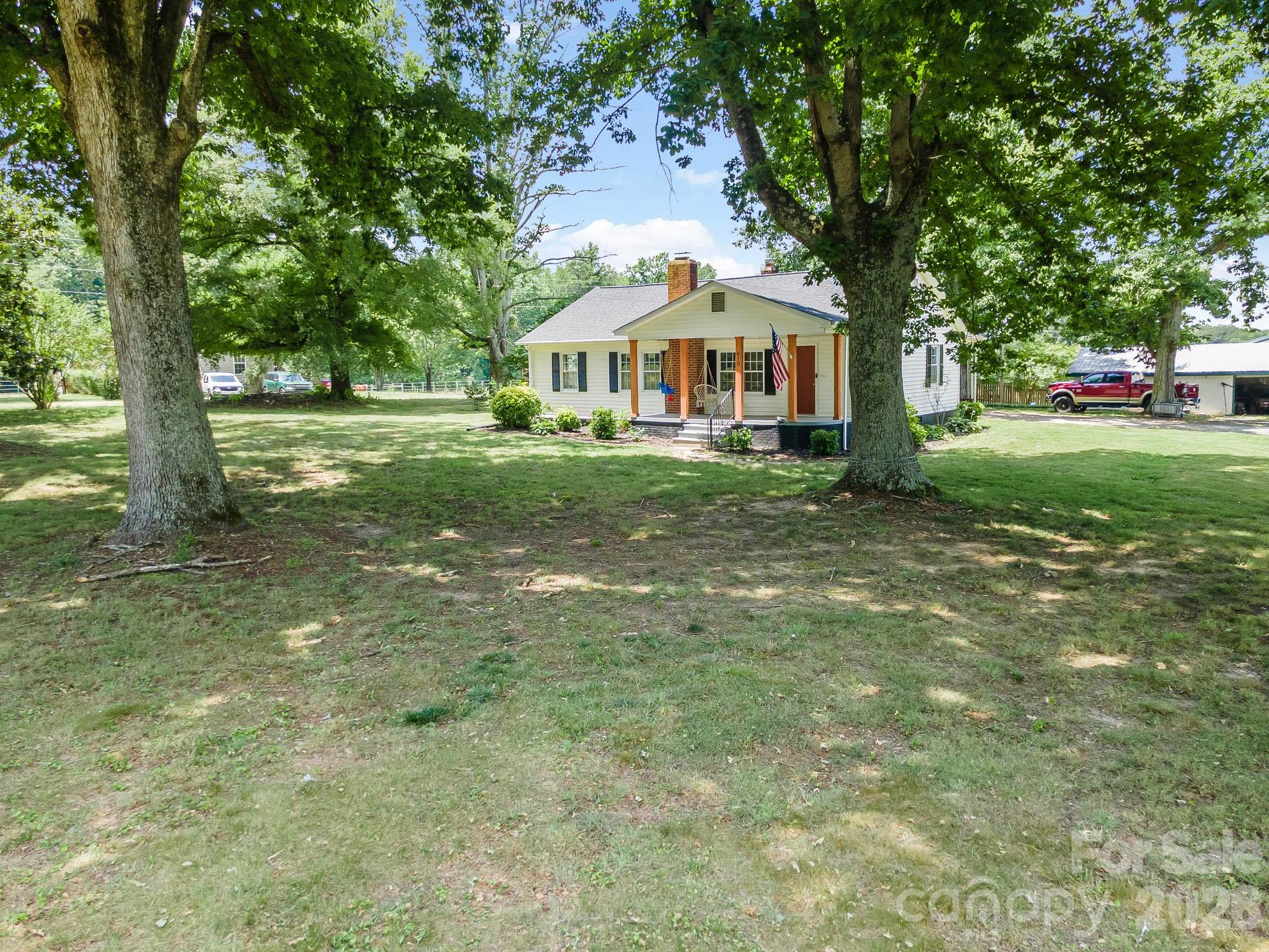 610 Helton Road Property Photo 2