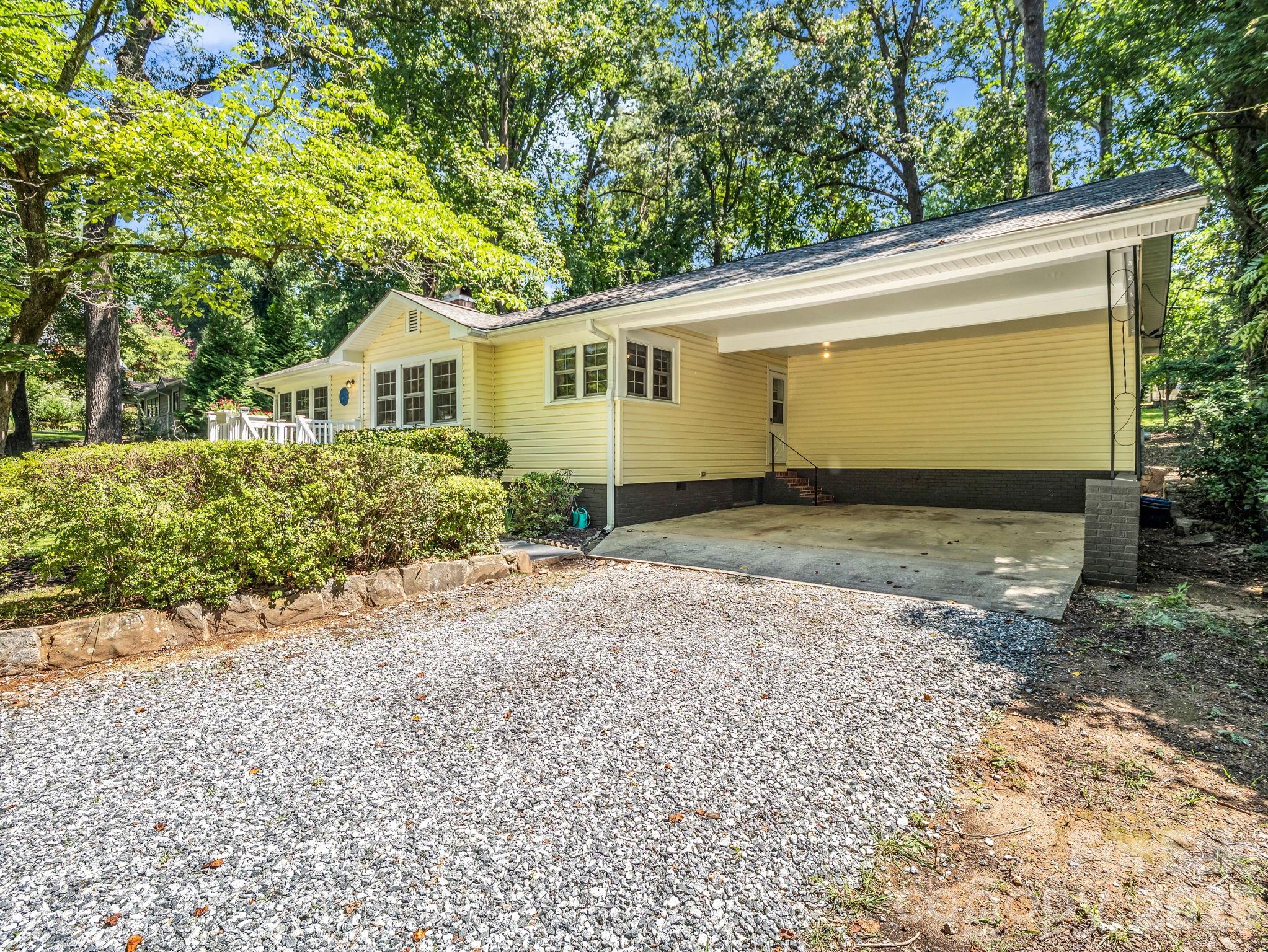 117 Whitney Avenue Property Photo 4