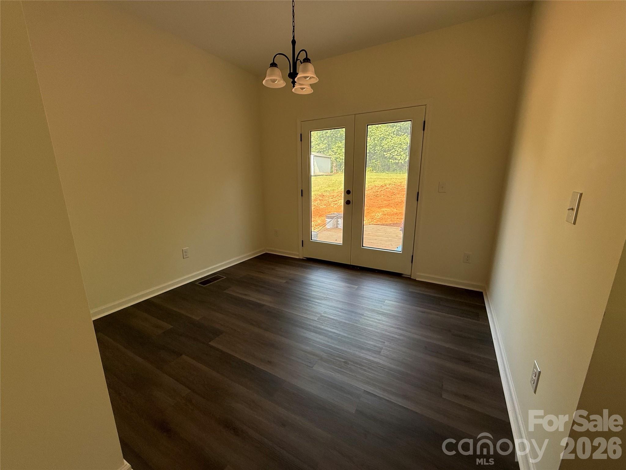 227 S Caldwell Avenue Property Photo 8