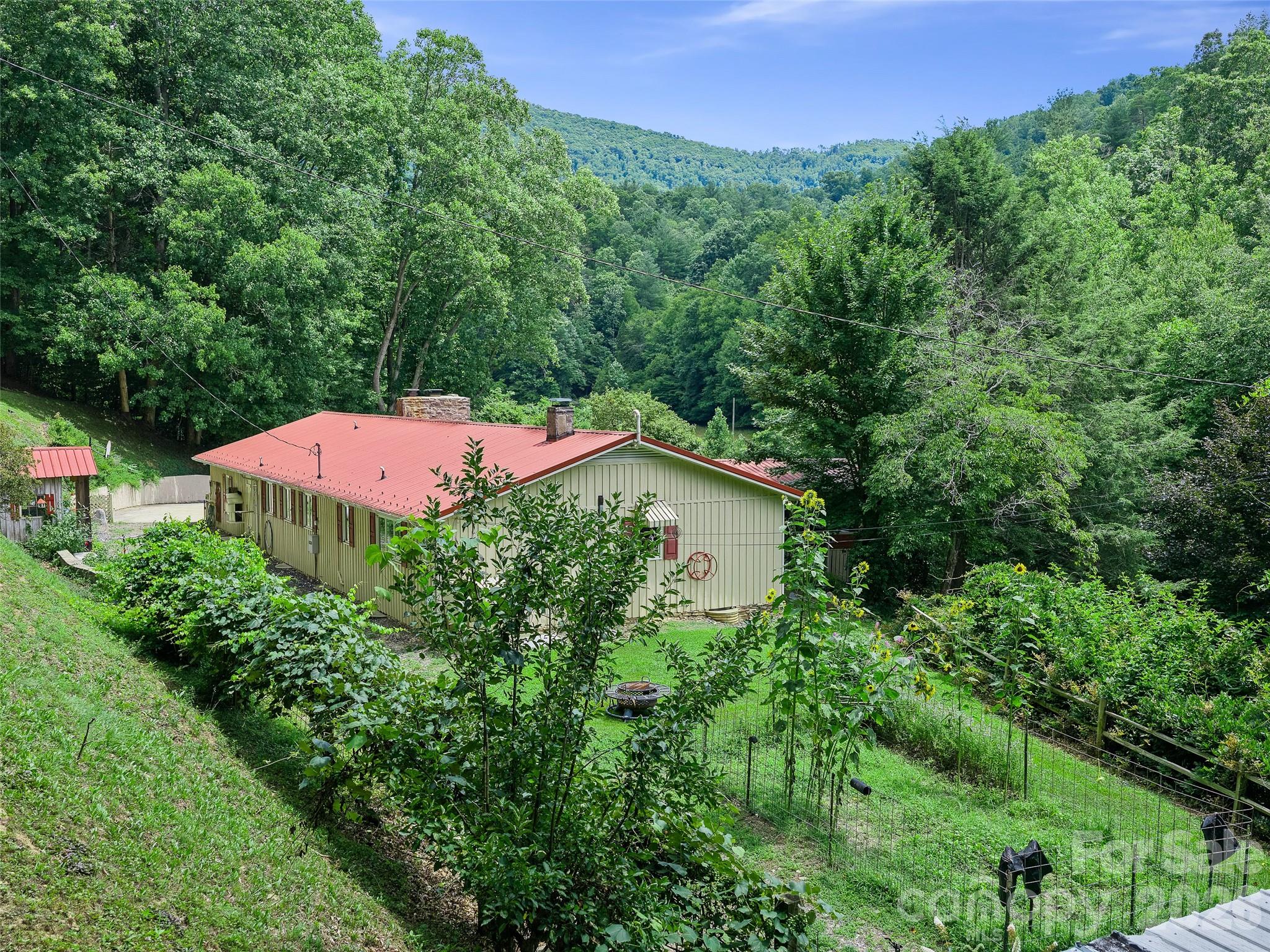1065 Upper Pig Pen Road Property Photo 1