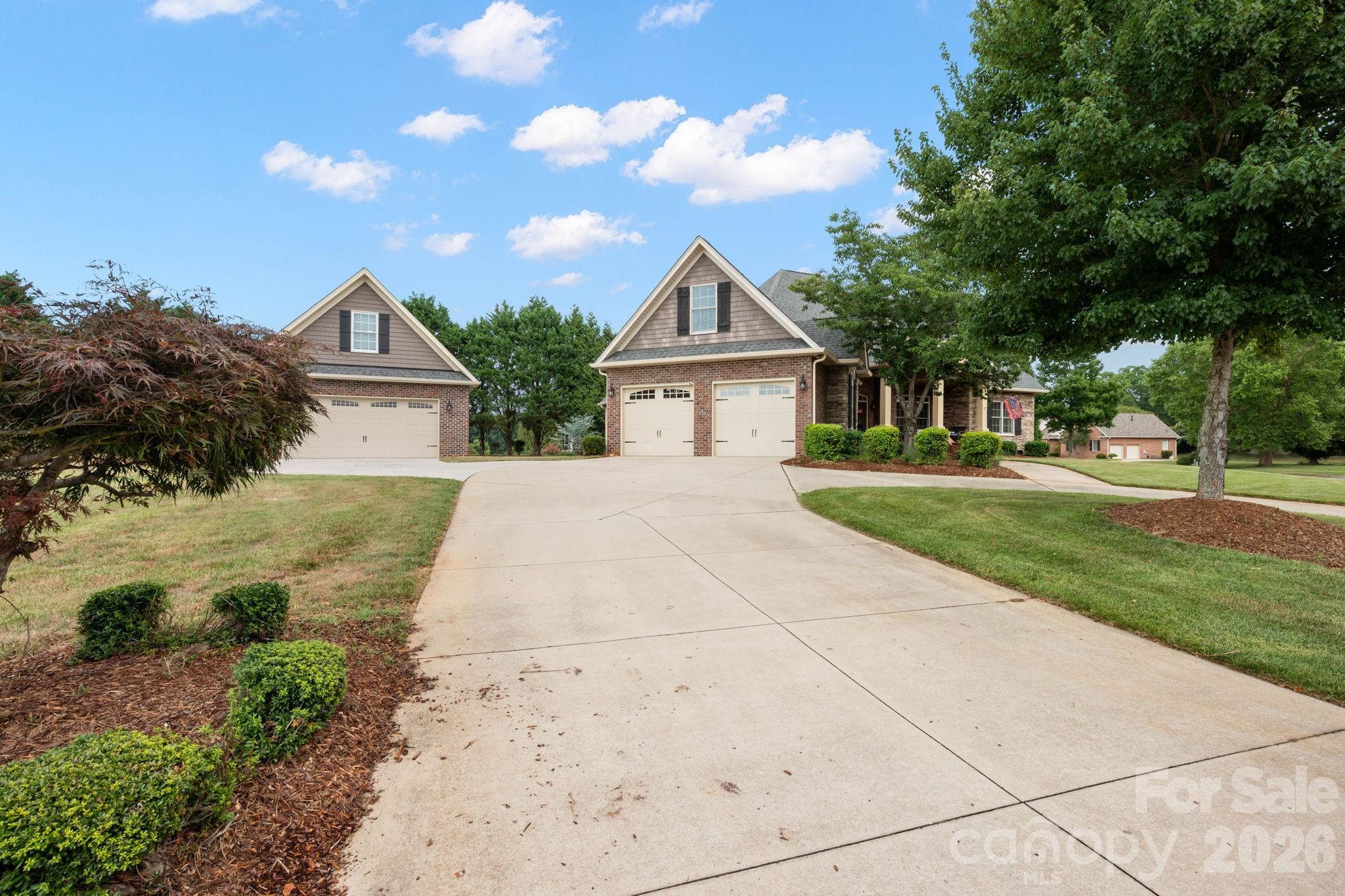 708 Cedar Hill Drive Property Photo 2