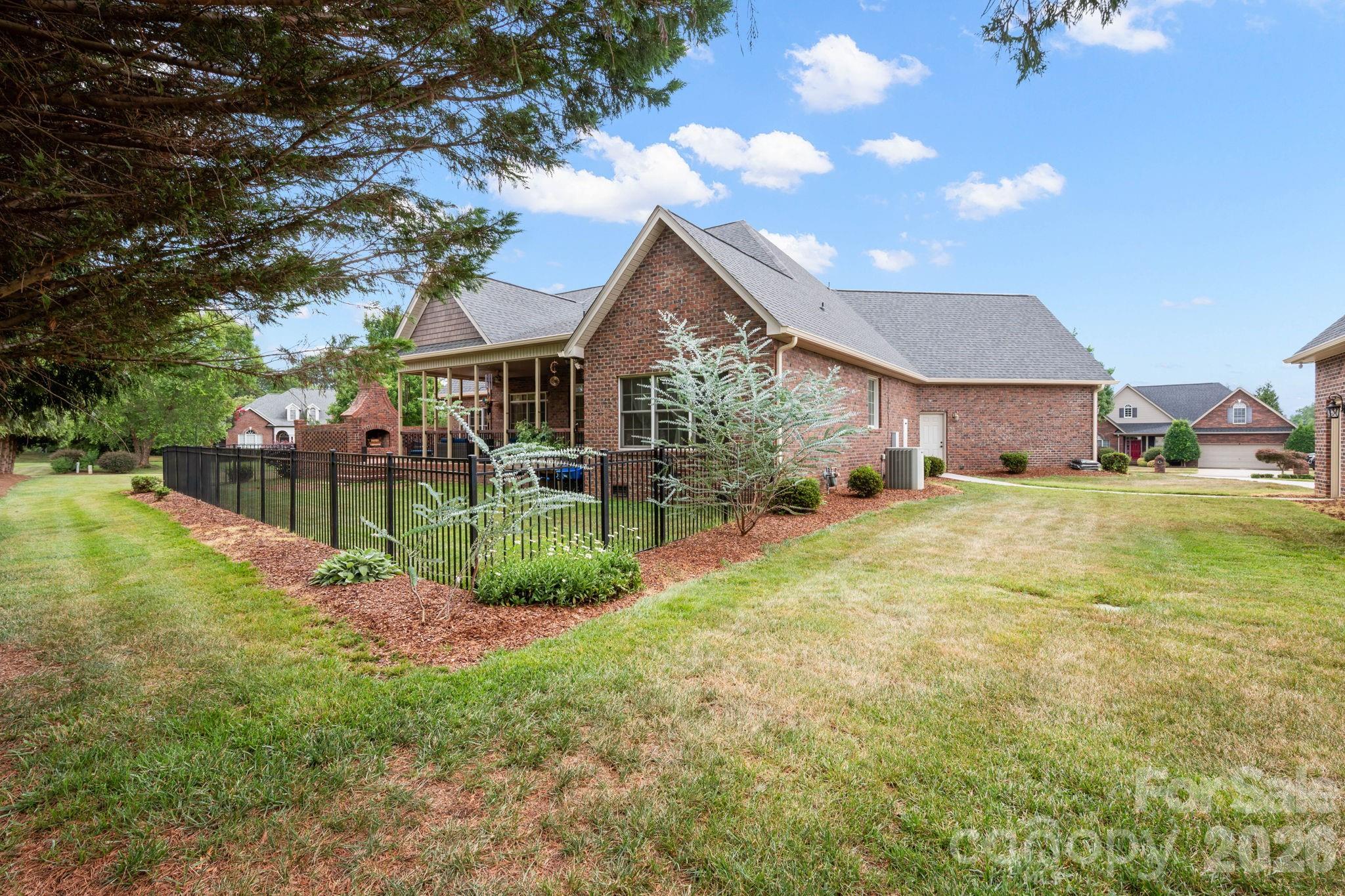 708 Cedar Hill Drive Property Photo 3