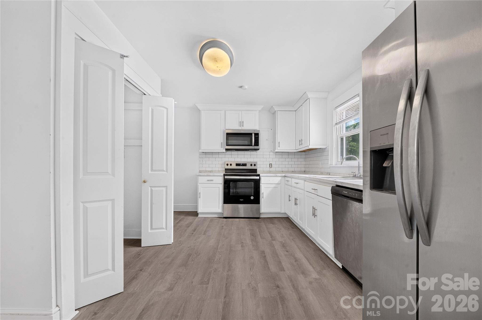 216 W Shannonhouse Street Property Photo 4